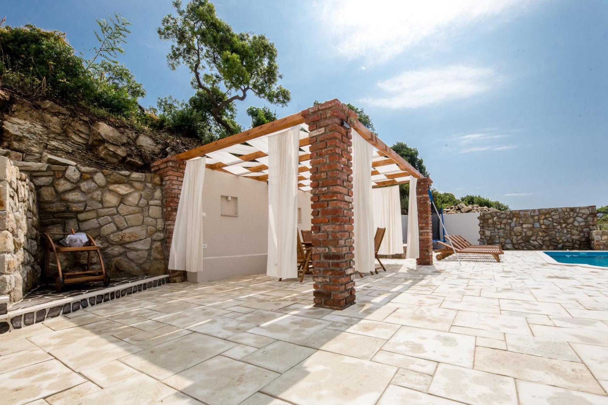 Villa Copun With Heated Pool Mundanije
