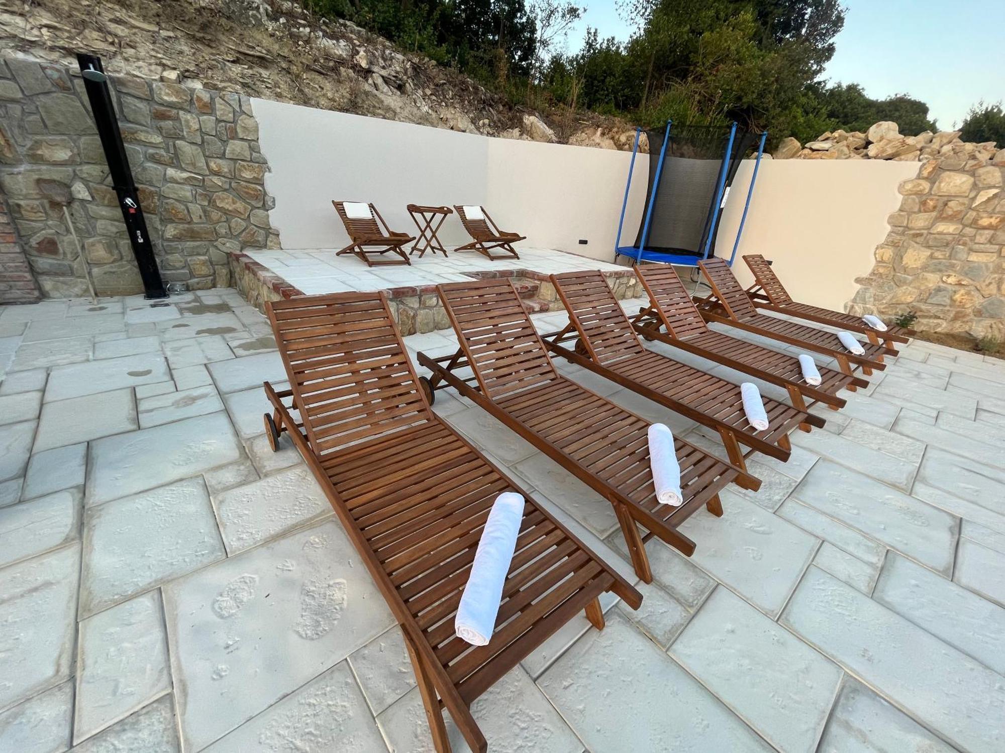 Copun With Heated Pool Villa Mundanije